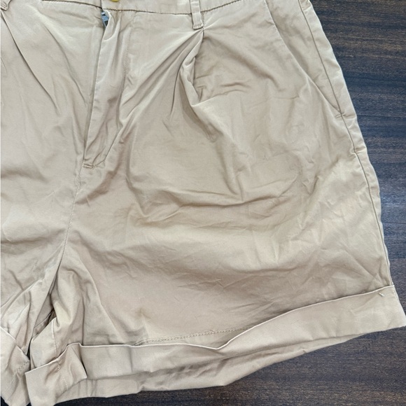 Vineyard Vines Women's Pleated Cuffed Tan Shorts - Picture 3 of 7